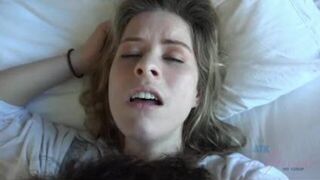 Лилли Форд, которую жестко трахают, получает сперму в жопе порно